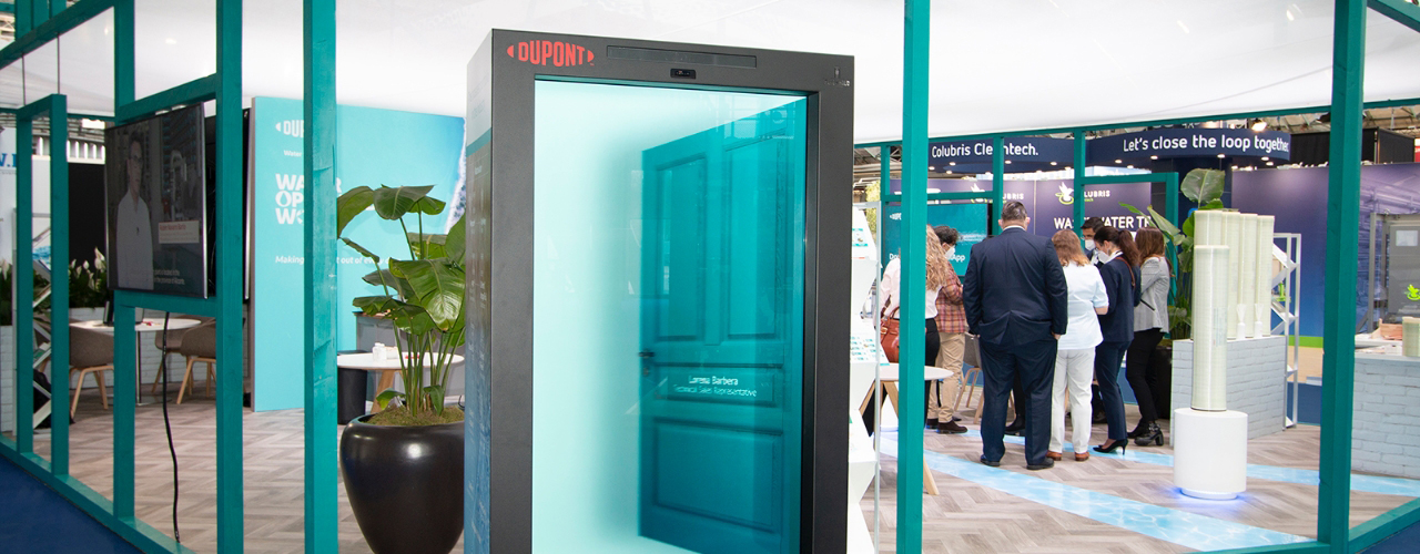 DuPont stand